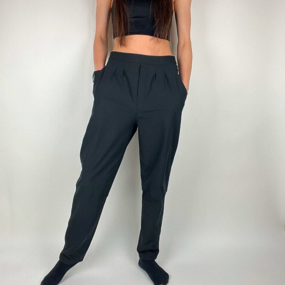 Lululemon Tailored joggers size 4